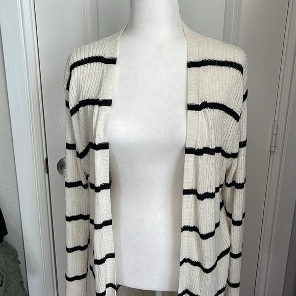 Beautiful white long cardigan black stripes - Picture 3 of 5